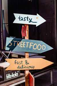 Photo by Mimionthego - photograph of arrow signs