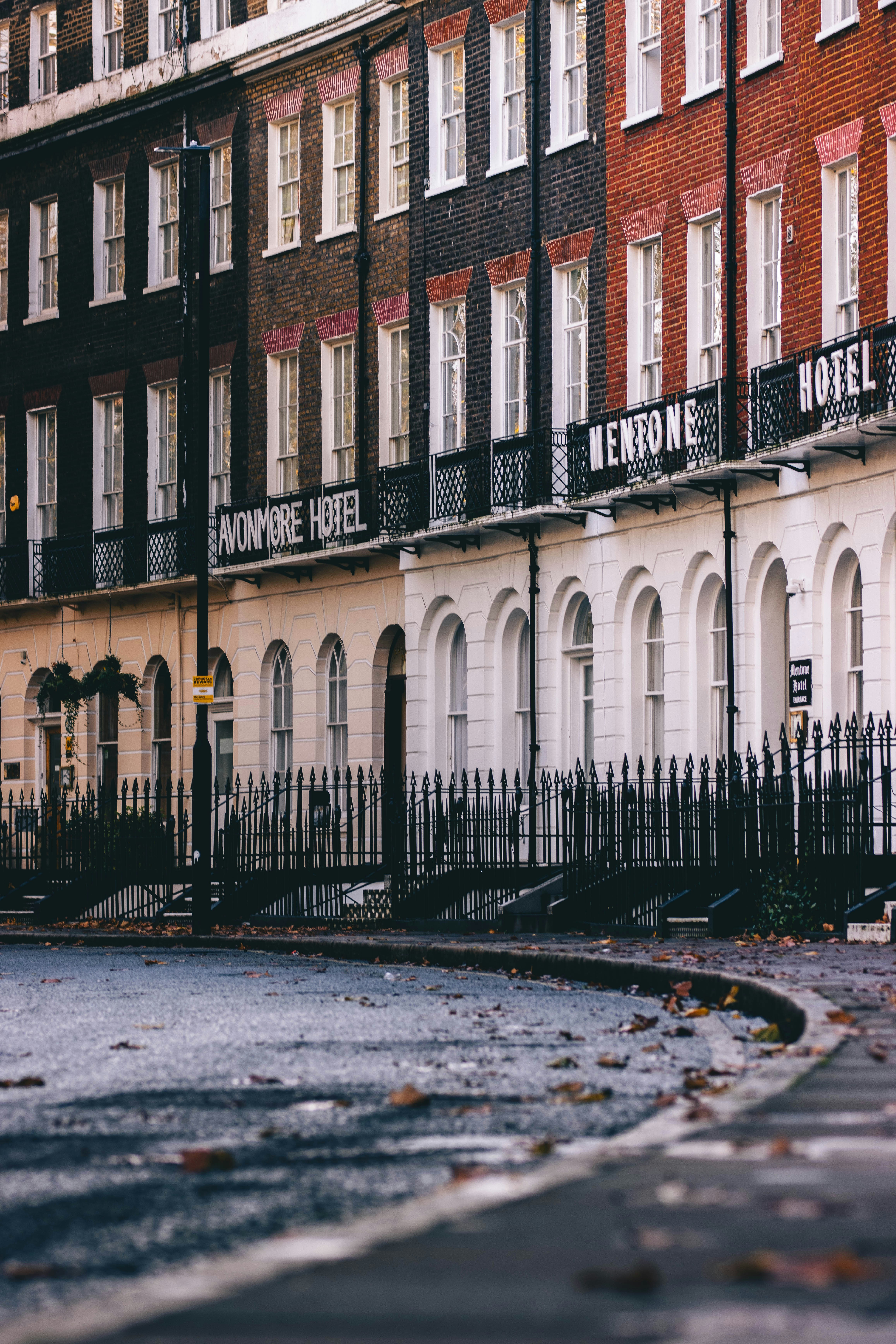 UK Housing Slips as Global Tensions Push Borrowing Costs Higher