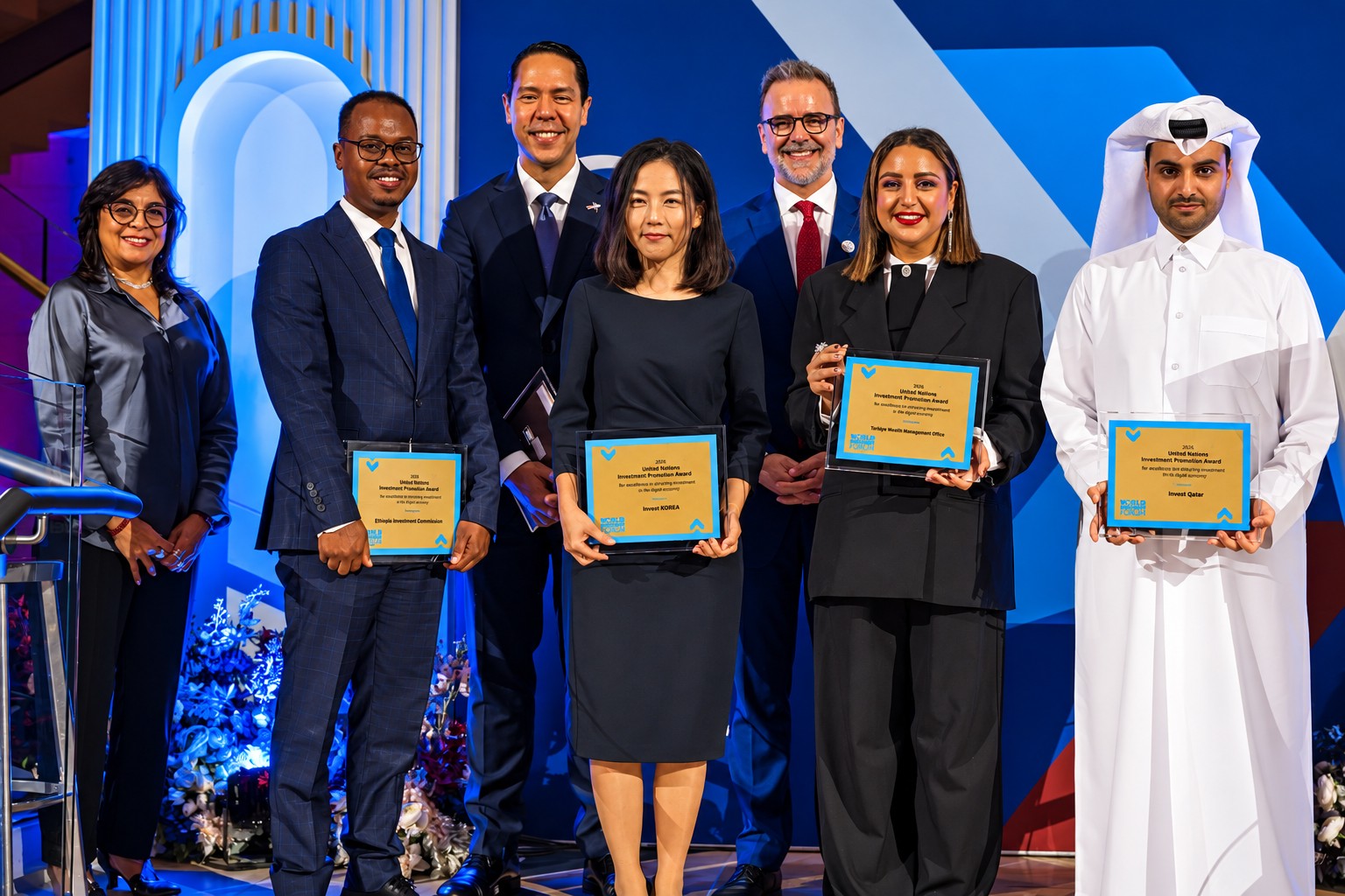 Leo Naut joins the other award recipients and Pedro Manuel Moreno at the ceremony in Doha.