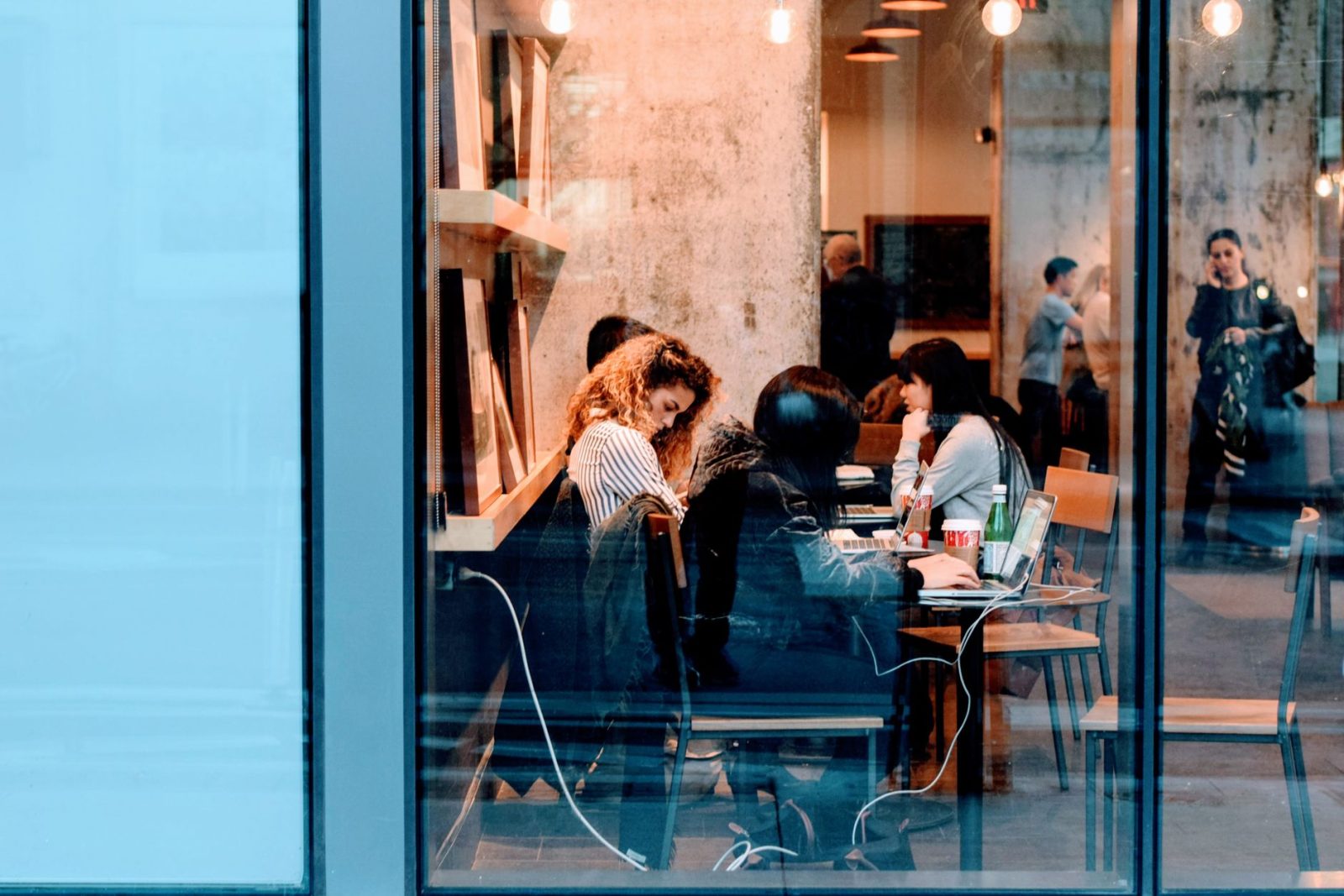 women in cafe
