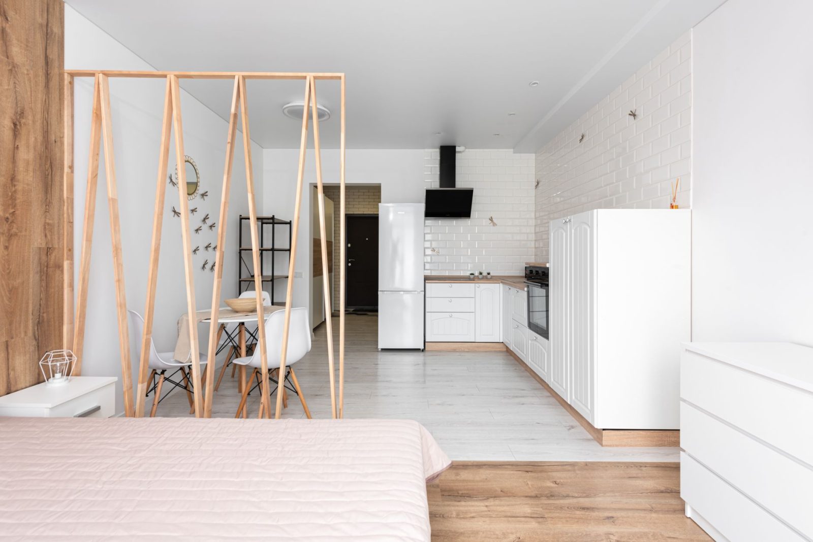 apartment studio interior Photo by Max Vakhtbovych